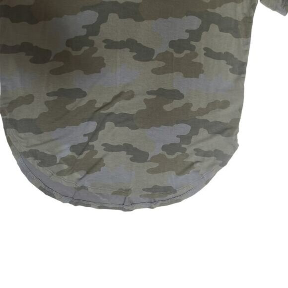 American Eagle soft and sexy relaxed fit camo round hem T-shirt XS - Picture 3 of 8